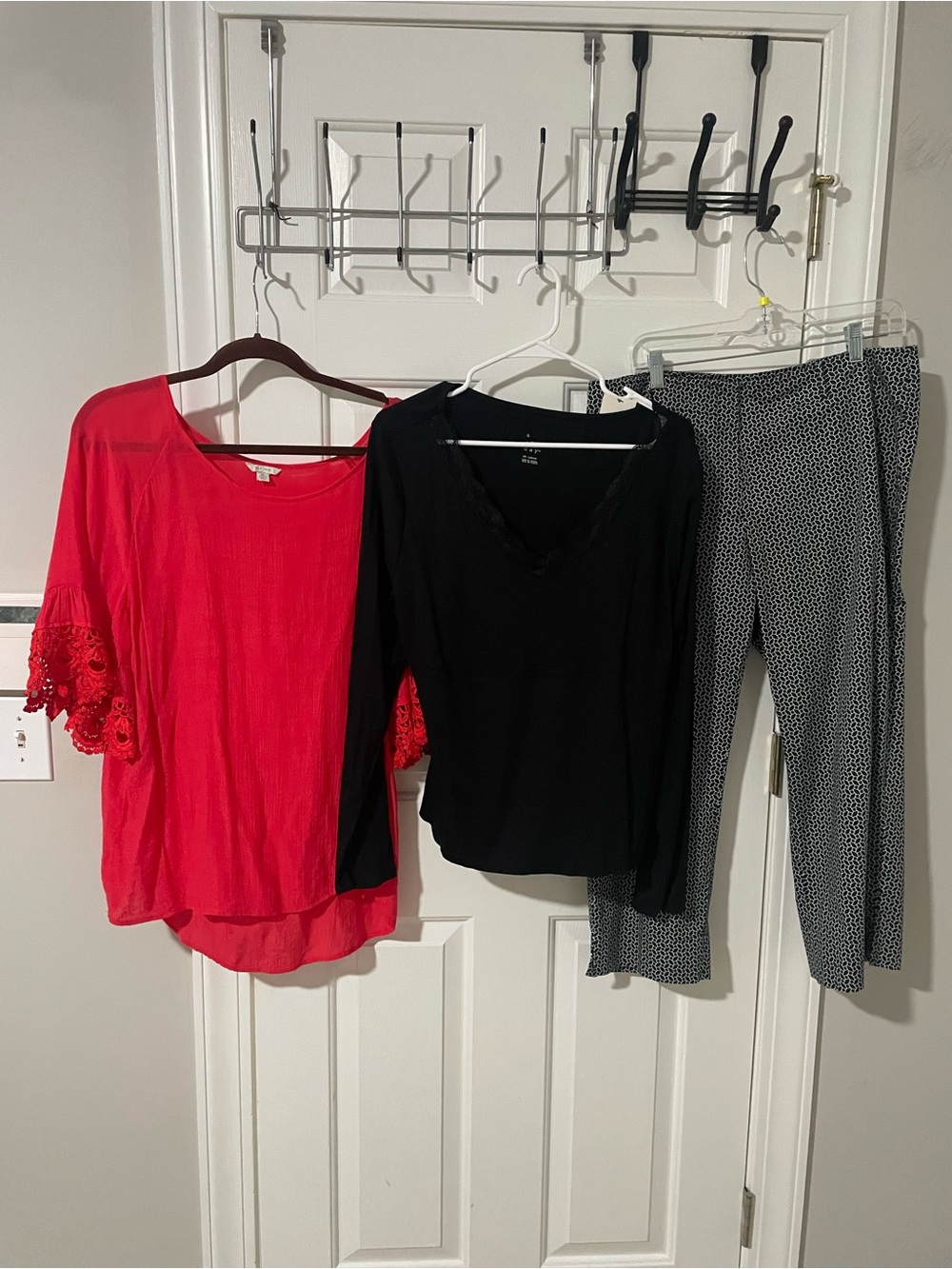 Red Crochet Sleeve Top Black Knit Top xl  + Black/White Patterned Pants sz 16